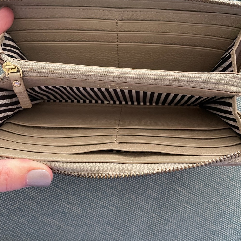 Kate Spade Zip wallet